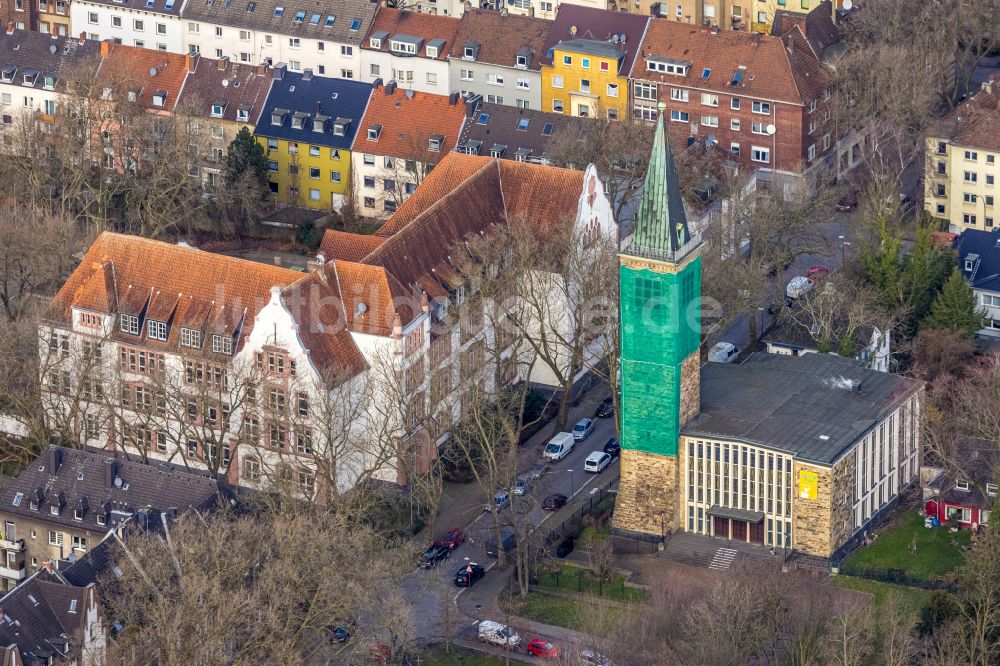 Gelsenkirchen von oben - Kirchengebäude Pauluskirche im Ortsteil Bulmke-Hüllen in Gelsenkirchen im Bundesland Nordrhein-Westfalen, Deutschland