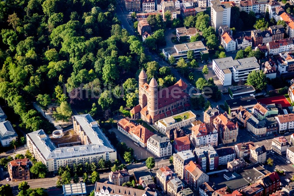 Ulm von oben - Kirchengebäude der Pauluskirche in Ulm im Bundesland Baden-Württemberg, Deutschland