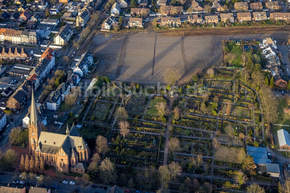 Luftbild Herne - Kirchengebäude der St. Peter und Paul in Herne im Bundesland Nordrhein-Westfalen, Deutschland