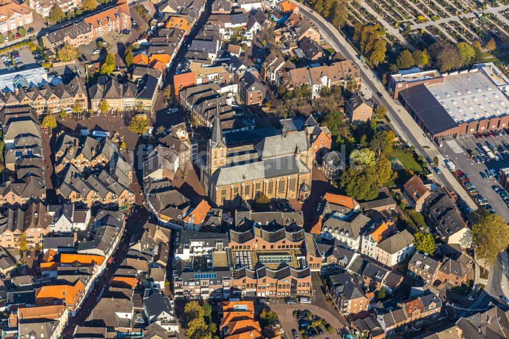 Luftbild Straelen - Kirchengebäude St. Peter und Paul in Straelen im Bundesland Nordrhein-Westfalen, Deutschland