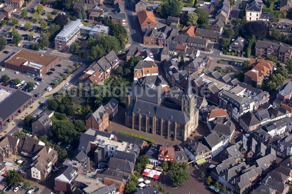 Luftaufnahme Straelen - Kirchengebäude St. Peter und Paul in Straelen im Bundesland Nordrhein-Westfalen, Deutschland