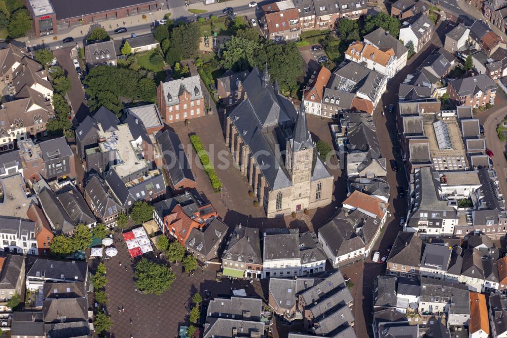 Luftbild Straelen - Kirchengebäude St. Peter und Paul in Straelen im Bundesland Nordrhein-Westfalen, Deutschland