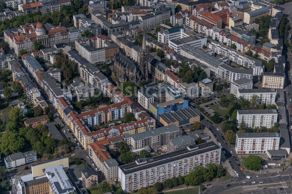 Luftaufnahme Leipzig - Kirchengebäude der Peterskirche an der Schletterstraße im Ortsteil Zentrum-Süd in Leipzig im Bundesland Sachsen