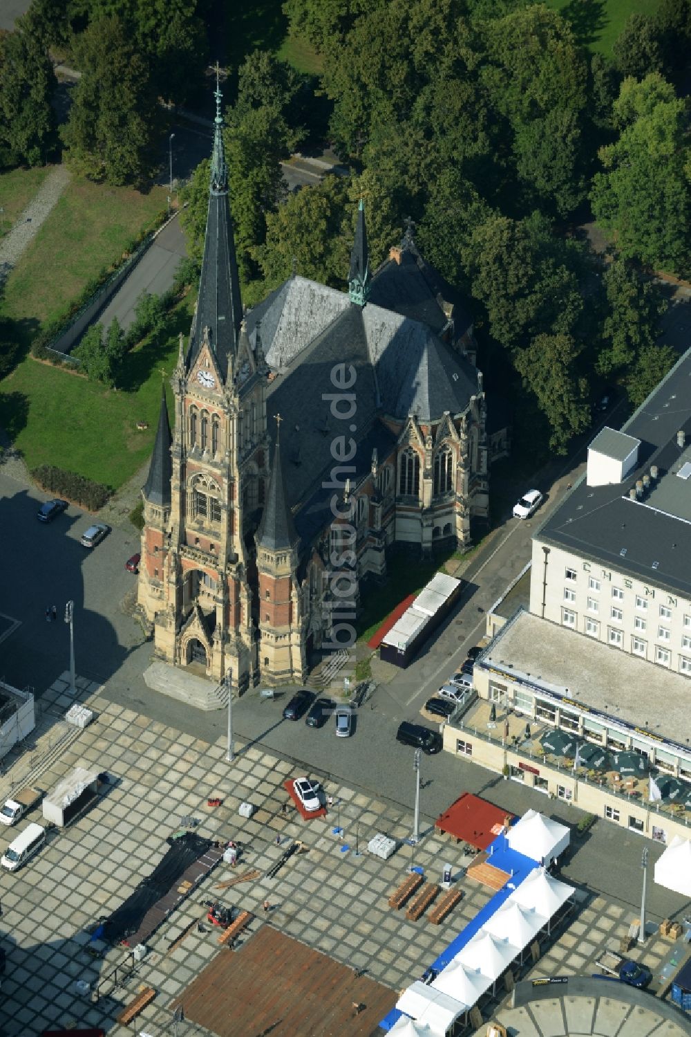 Chemnitz aus der Vogelperspektive: Kirchengebäude St. Petrikirche im Altstadt- Zentrum in Chemnitz im Bundesland Sachsen