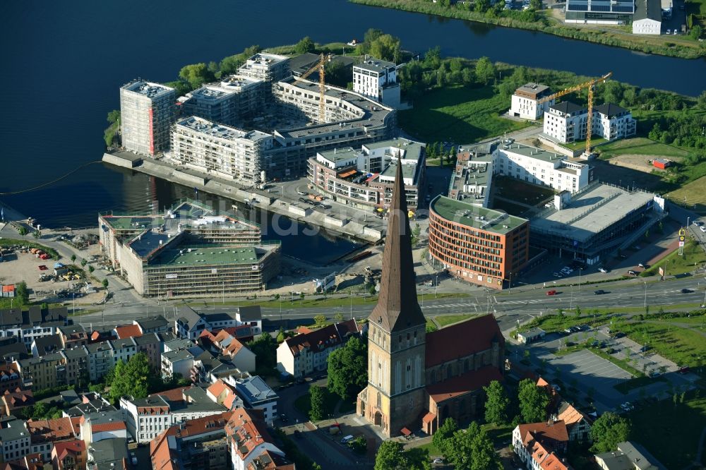 Rostock aus der Vogelperspektive: Kirchengebäude der Petrikirche in der Straße Alter Markt im Ortsteil Mitte in Rostock im Bundesland Mecklenburg-Vorpommern, Deutschland