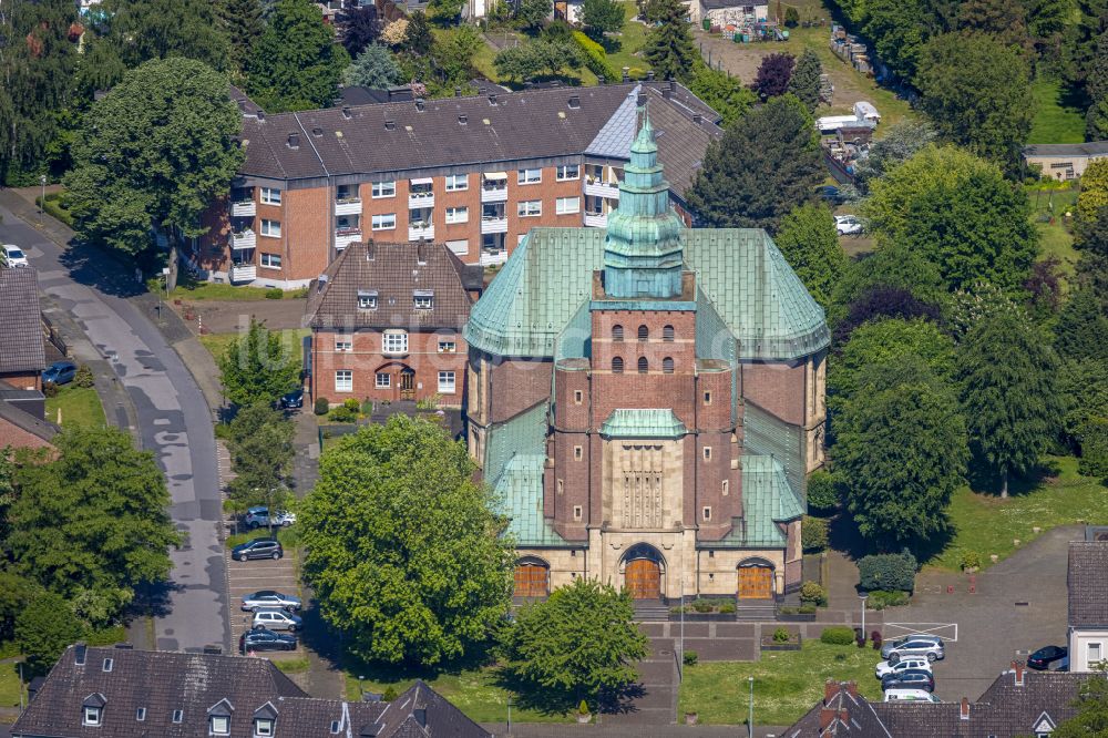 Luftbild Bottrop - Kirchengebäude der Pfarr- und Gemeindekirche St. Joseph Batenbrock in Bottrop im Bundesland Nordrhein-Westfalen, Deutschland