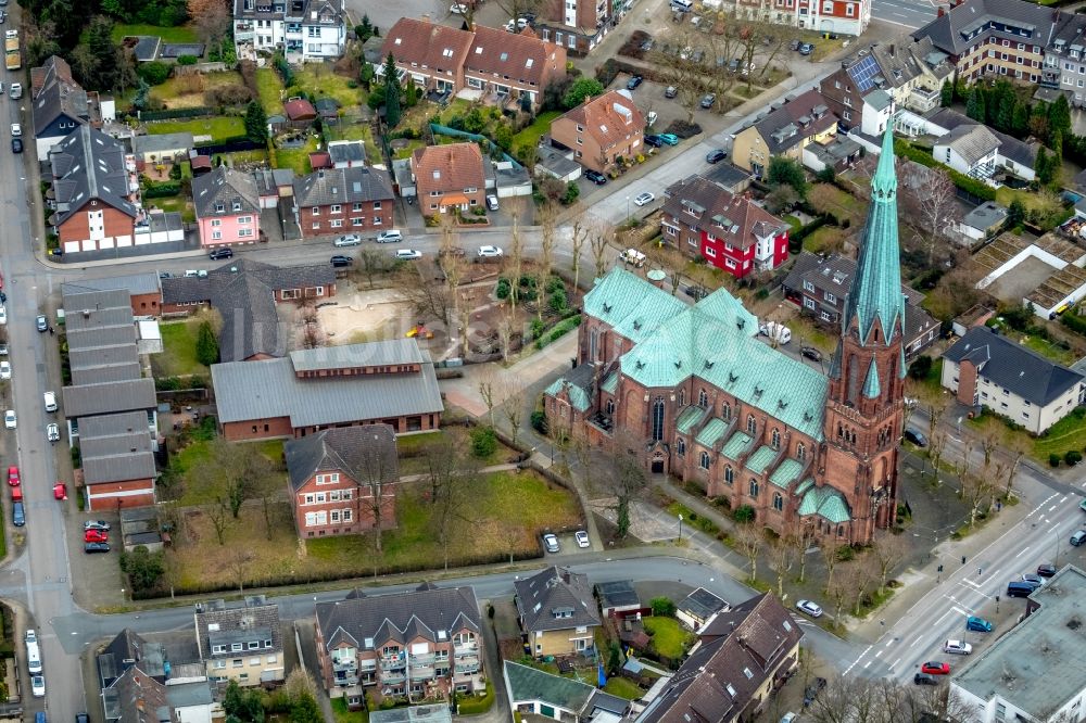 Luftbild Bottrop - Kirchengebäude der Pfarr- und Gemeindekirche St. Joseph Batenbrock im Ortsteil Batenbrock in Bottrop im Bundesland Nordrhein-Westfalen, Deutschland