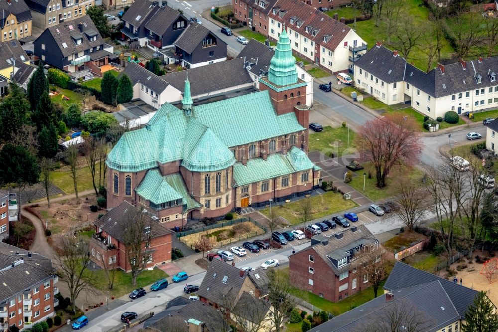 Bottrop aus der Vogelperspektive: Kirchengebäude der Pfarr- und Gemeindekirche St. Joseph Batenbrock im Ortsteil Batenbrock in Bottrop im Bundesland Nordrhein-Westfalen, Deutschland