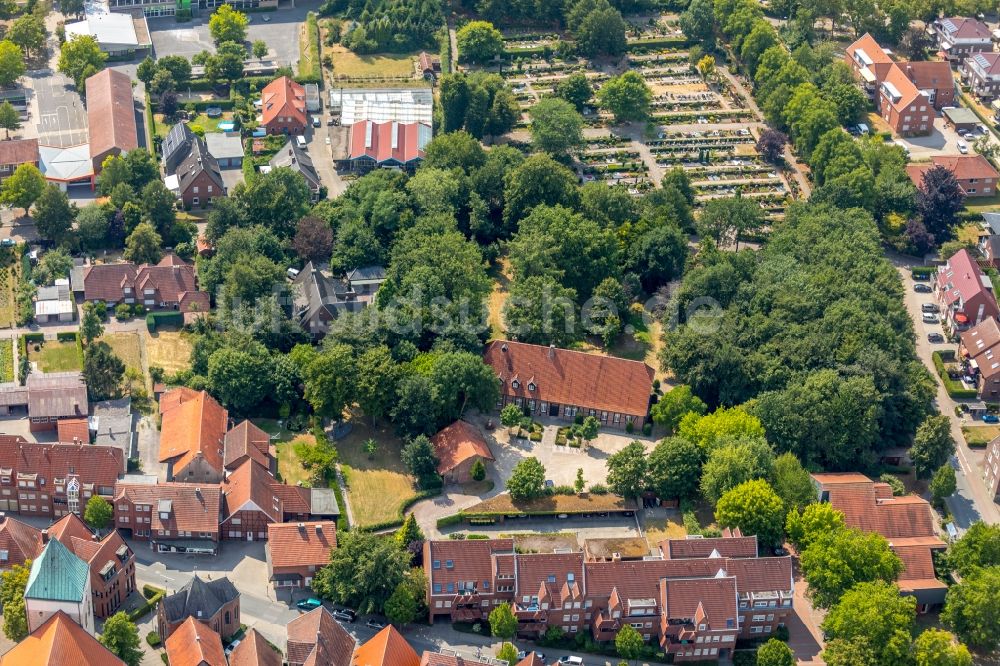 Everswinkel aus der Vogelperspektive: Kirchengebäude Pfarrheim Everswinkel an der Nordstraße in Everswinkel im Bundesland Nordrhein-Westfalen, Deutschland