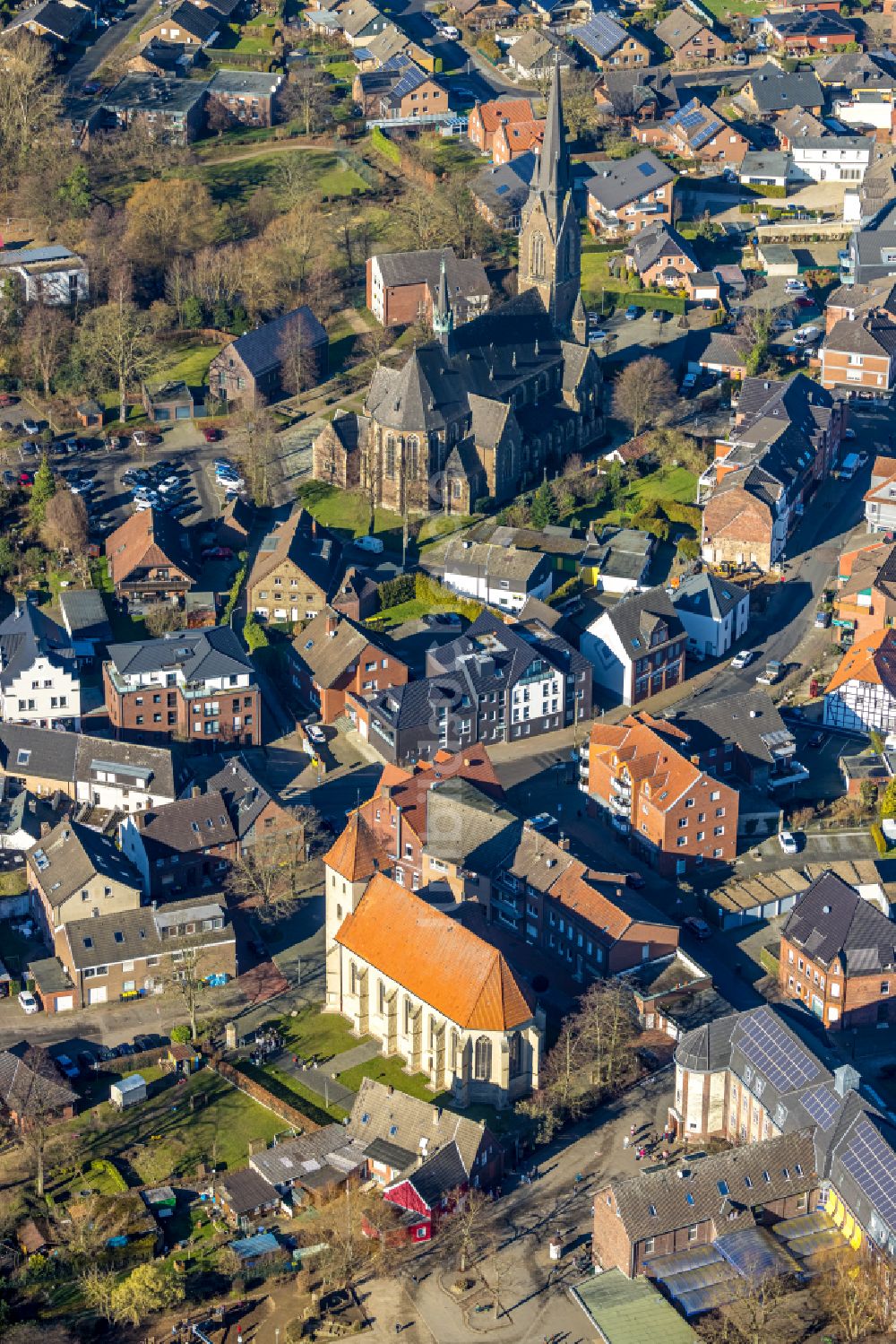 Selm aus der Vogelperspektive: Kirchengebäude Pfarrkirche St. Ludger in Selm im Bundesland Nordrhein-Westfalen, Deutschland