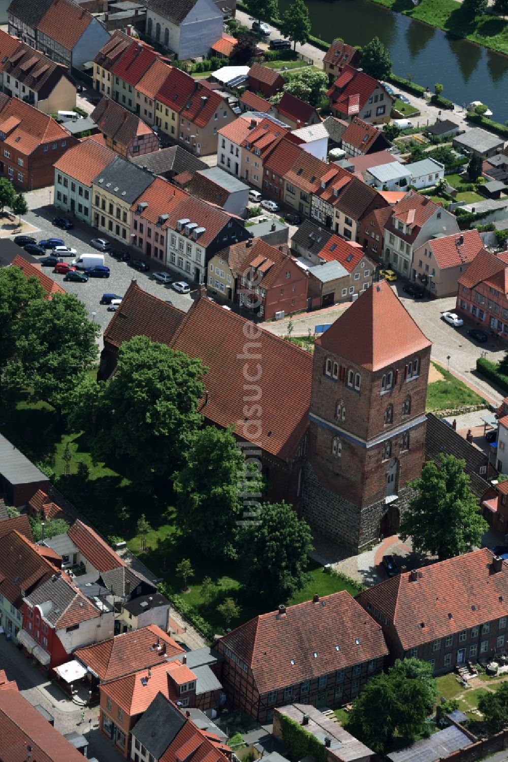 Luftbild Plau am See - Kirchengebäude der Pfarrkirche St. Marien am Kirchplatz in Plau am See im Bundesland Mecklenburg-Vorpommern