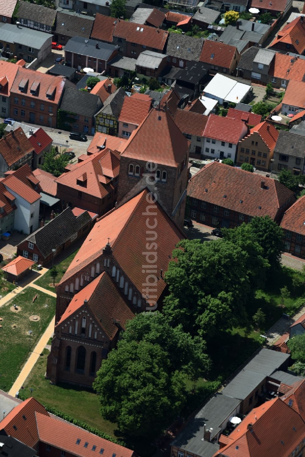 Luftbild Plau am See - Kirchengebäude der Pfarrkirche St. Marien am Kirchplatz in Plau am See im Bundesland Mecklenburg-Vorpommern