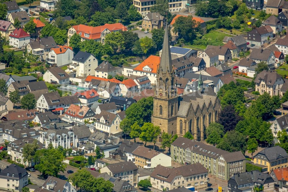 Warstein aus der Vogelperspektive: Kirchengebäude Pfarrkirche St. Pankratius in der Dieplohstraße im Altstadt- Zentrum in Warstein im Bundesland Nordrhein-Westfalen