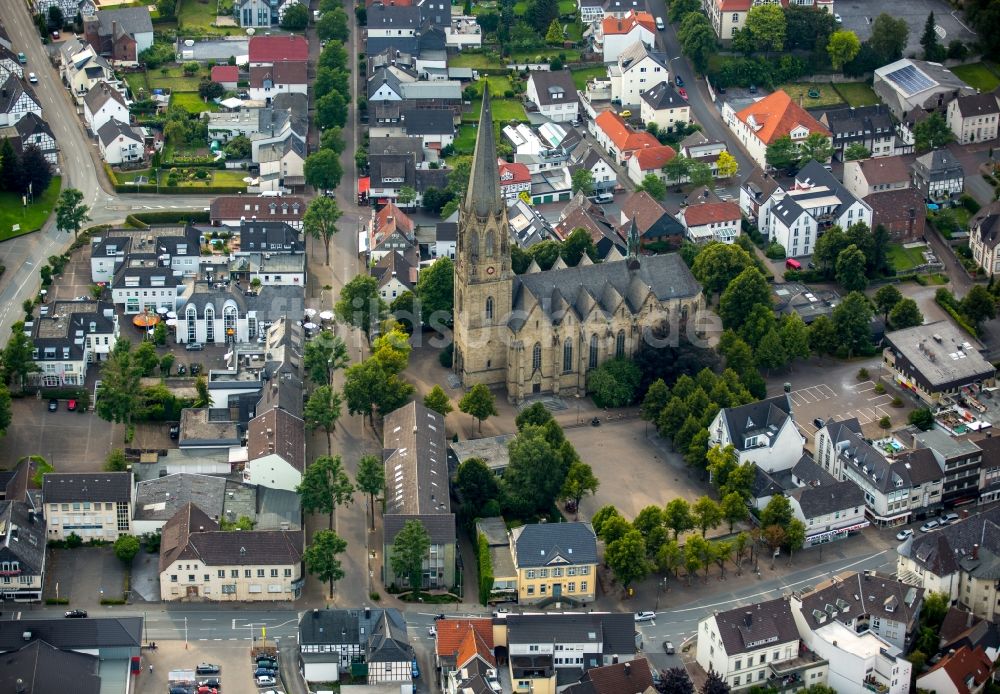 Luftbild Warstein - Kirchengebäude der Pfarrkirche St. Pankratius in Warstein im Bundesland Nordrhein-Westfalen