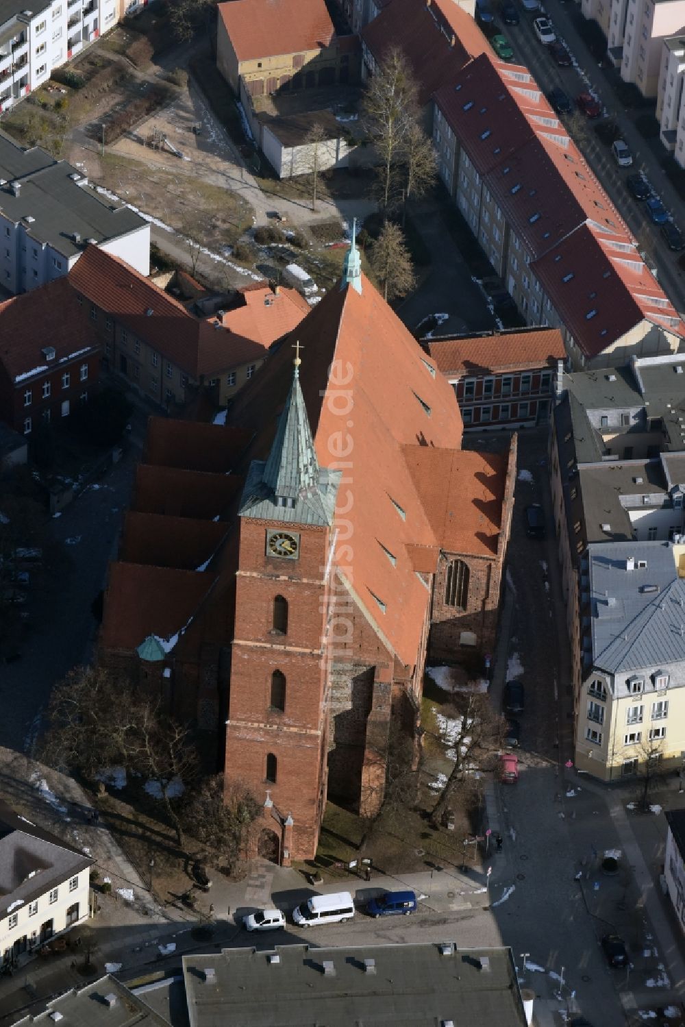 Luftaufnahme Bernau - Kirchengebäude der Pfarrkirche Sankt Marien Kirchgasse in Bernau im Bundesland Brandenburg