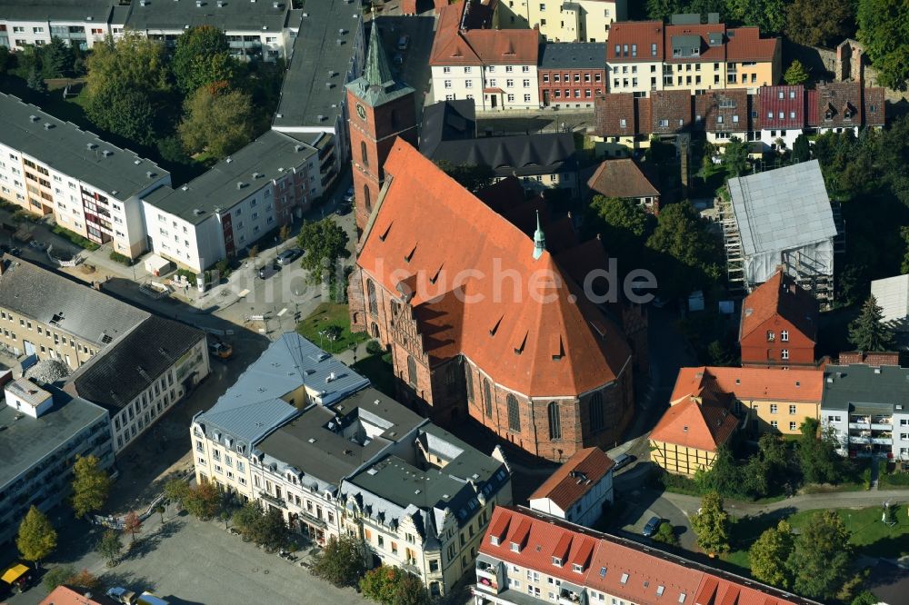 Luftaufnahme Bernau - Kirchengebäude der Pfarrkirche Sankt Marien Kirchgasse in Bernau im Bundesland Brandenburg