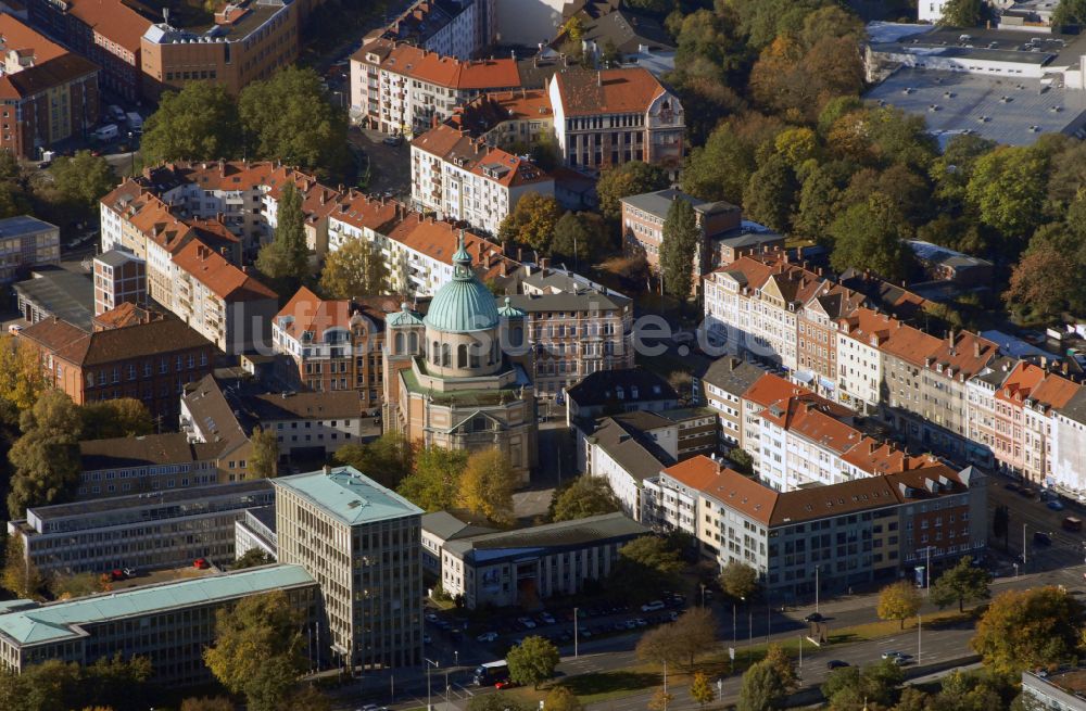 Hannover von oben - Kirchengebäude Propsteikirche Basilika St. Clemens in Hannover im Bundesland Niedersachsen, Deutschland