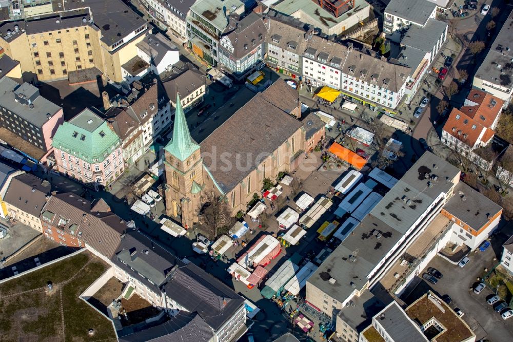 Luftaufnahme Bottrop - Kirchengebäude der Propsteikirche St. Cyriakus an der Hochstraße in Bottrop im Bundesland Nordrhein-Westfalen