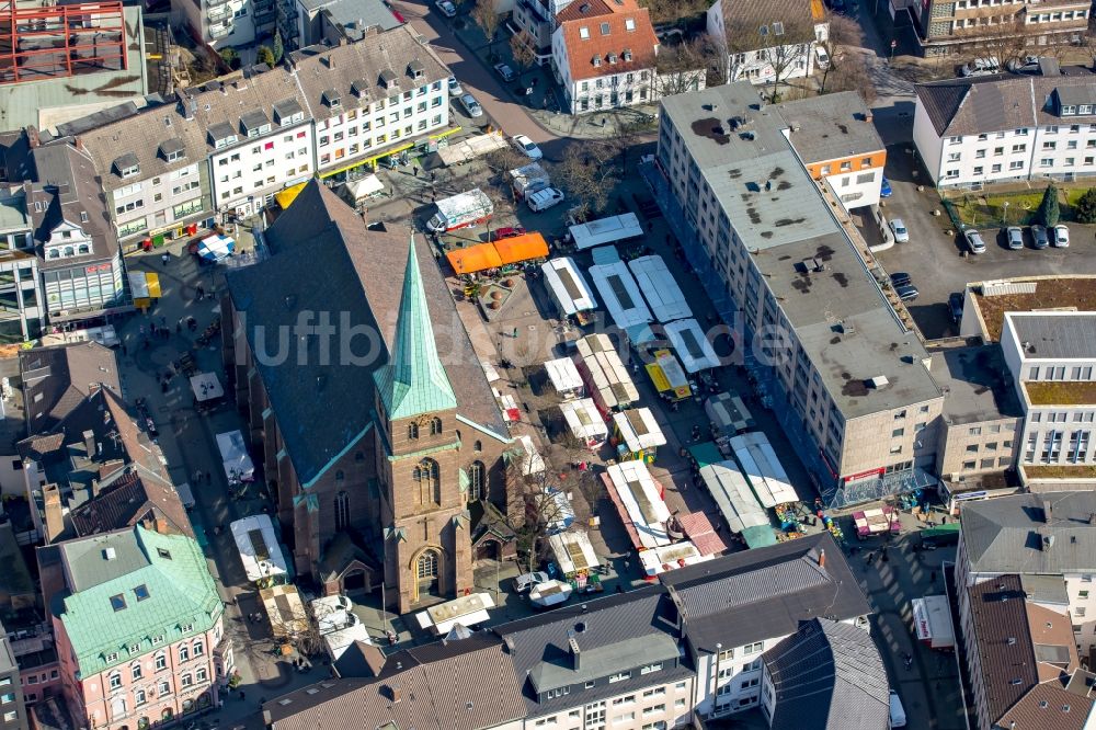 Bottrop aus der Vogelperspektive: Kirchengebäude der Propsteikirche St. Cyriakus an der Hochstraße in Bottrop im Bundesland Nordrhein-Westfalen