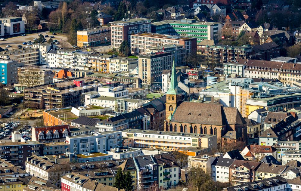 Bottrop von oben - Kirchengebäude der Propsteikirche St. Cyriakus an der Hochstraße in Bottrop im Bundesland Nordrhein-Westfalen