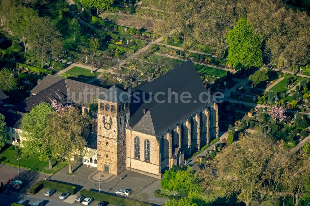 Duisburg aus der Vogelperspektive: Kirchengebäude der Propsteikirche St. Johann in Duisburg im Bundesland Nordrhein-Westfalen, Deutschland