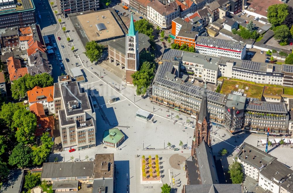 Luftaufnahme Gelsenkirchen - Kirchengebäude Propsteipfarrei St. Augustinus in der Ahstraße und die Evangelische Altstadtkirche am Heinrich-König-Platz im Altstadt- Zentrum in Gelsenkirchen im Bundesland Nordrhein-Westfalen