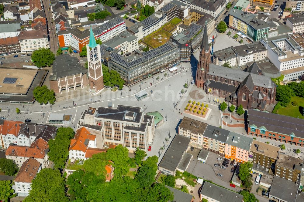 Gelsenkirchen aus der Vogelperspektive: Kirchengebäude Propsteipfarrei St. Augustinus in der Ahstraße und die Evangelische Altstadtkirche am Heinrich-König-Platz im Altstadt- Zentrum in Gelsenkirchen im Bundesland Nordrhein-Westfalen