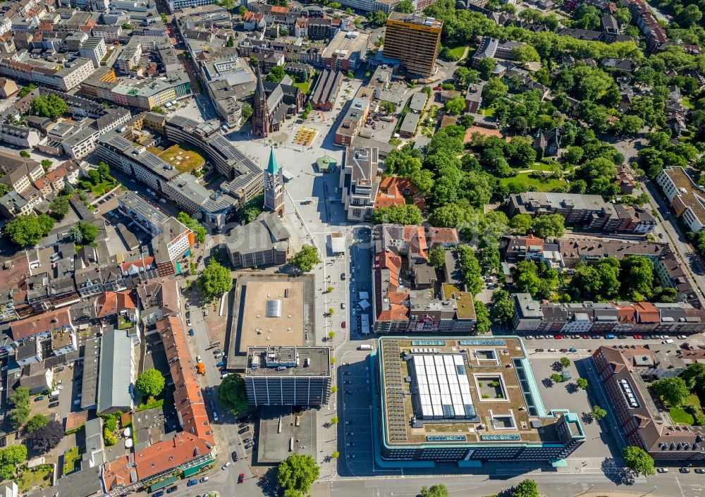 Gelsenkirchen von oben - Kirchengebäude Propsteipfarrei St. Augustinus in der Ahstraße und die Evangelische Altstadtkirche am Heinrich-König-Platz im Altstadt- Zentrum in Gelsenkirchen im Bundesland Nordrhein-Westfalen