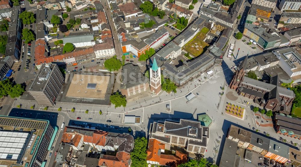 Luftbild Gelsenkirchen - Kirchengebäude Propsteipfarrei St. Augustinus in der Ahstraße und die Evangelische Altstadtkirche am Heinrich-König-Platz im Altstadt- Zentrum in Gelsenkirchen im Bundesland Nordrhein-Westfalen