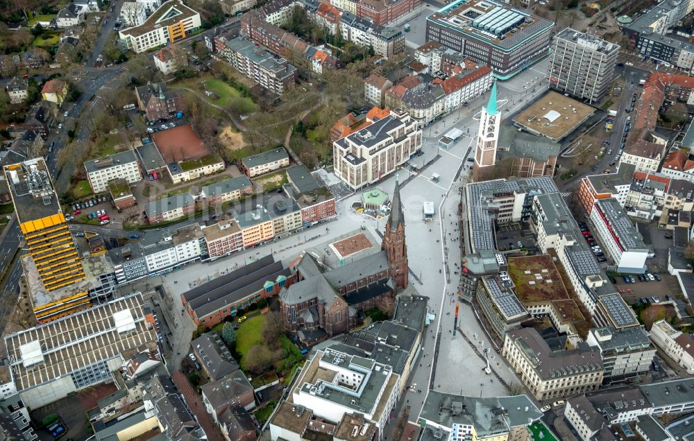 Gelsenkirchen von oben - Kirchengebäude der Propsteipfarrei St. Augustinus Ahstraße im Ortsteil Gelsenkirchen-Mitte in Gelsenkirchen im Bundesland Nordrhein-Westfalen