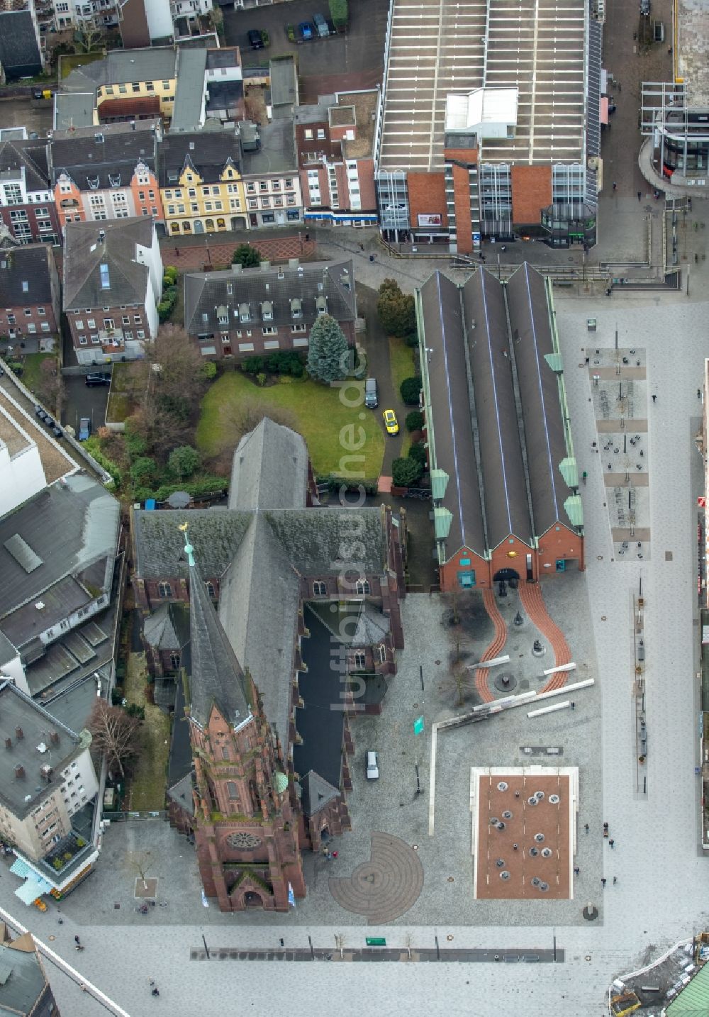 Luftaufnahme Gelsenkirchen - Kirchengebäude der Propsteipfarrei At. Augustinus im Ortsteil Gelsenkirchen-Mitte in Gelsenkirchen im Bundesland Nordrhein-Westfalen