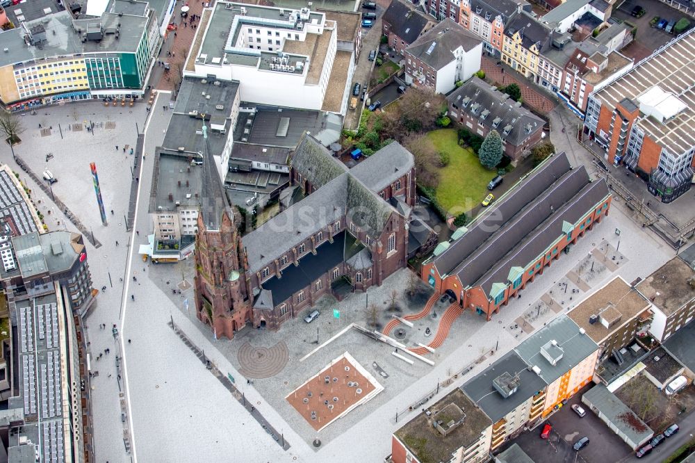 Gelsenkirchen von oben - Kirchengebäude der Propsteipfarrei At. Augustinus im Ortsteil Gelsenkirchen-Mitte in Gelsenkirchen im Bundesland Nordrhein-Westfalen