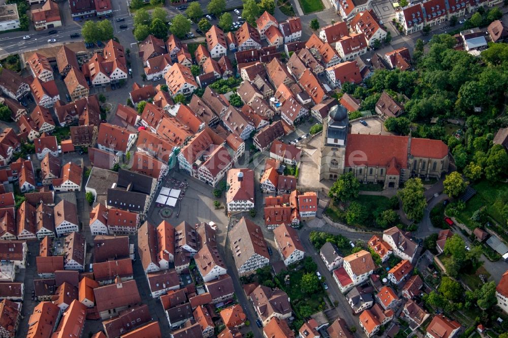 Luftaufnahme Herrenberg - Kirchengebäude der protestantischen Stiftskirche am Marktplatz in Herrenberg im Bundesland Baden-Württemberg