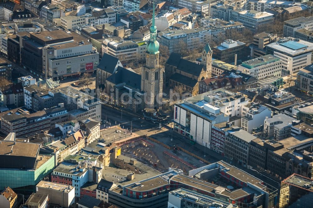 Dortmund von oben - Kirchengebäude der St. Reinoldi in Dortmund im Bundesland Nordrhein-Westfalen, Deutschland