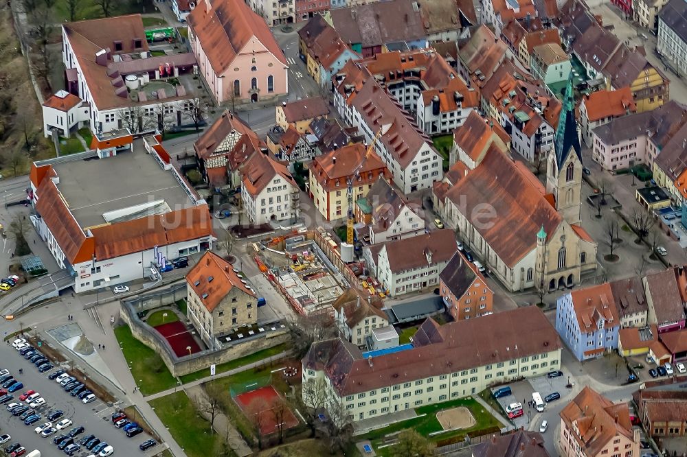 Rottweil aus der Vogelperspektive: Kirchengebäude Rottweil im Altstadt- Zentrum in Rottweil im Bundesland Baden-Württemberg, Deutschland