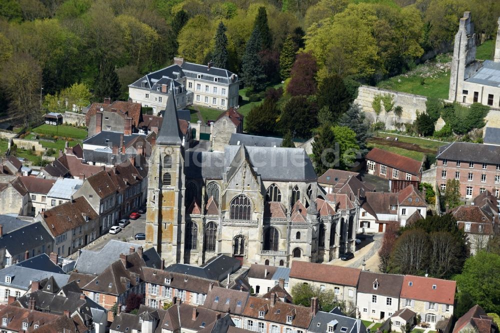 Clermont aus der Vogelperspektive: Kirchengebäude an der Rue de la République im Altstadt- Zentrum in Clermont in Nord-Pas-de-Calais Picardie, Frankreich