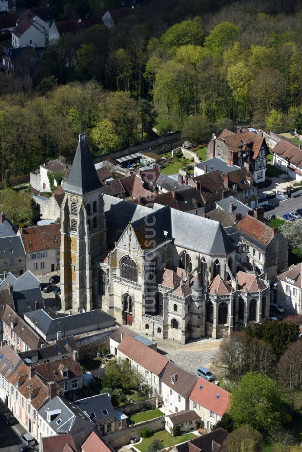 Luftbild Clermont - Kirchengebäude an der Rue de la République im Altstadt- Zentrum in Clermont in Nord-Pas-de-Calais Picardie, Frankreich