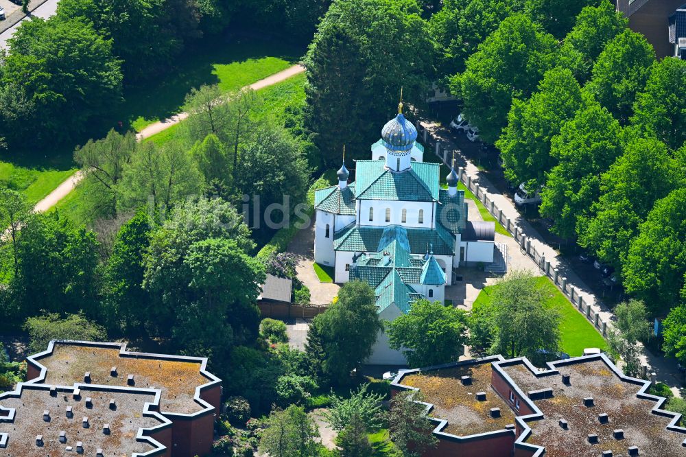 Hamburg von oben - Kirchengebäude Russische Kirche des heiligen Prokop im Ortsteil Stellingen in Hamburg, Deutschland