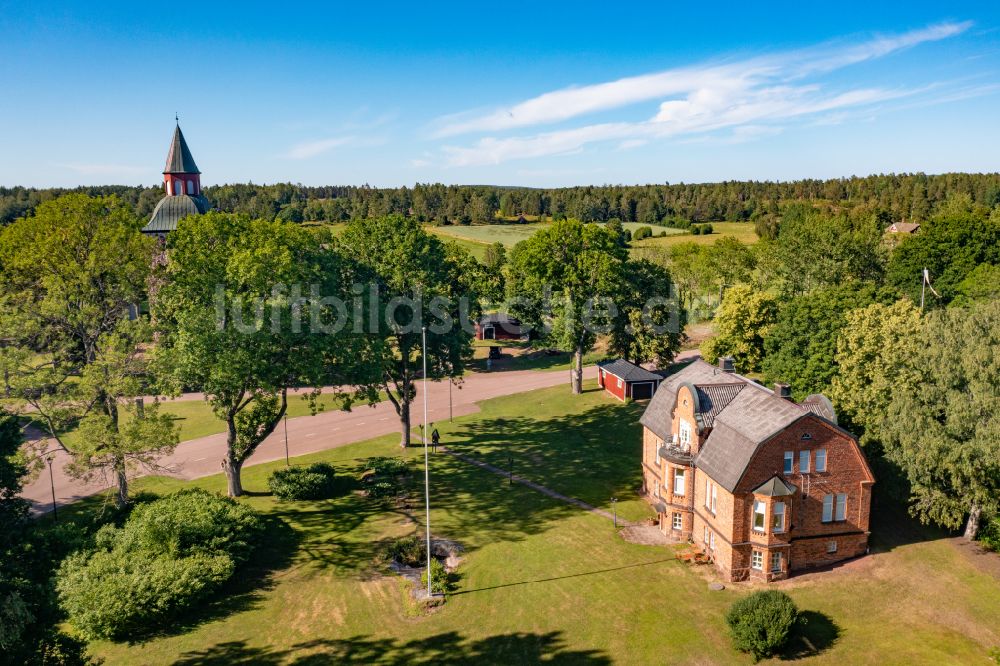 Luftbild Saltvik - Kirchengebäude Saltviks kyrka in Saltvik in Alands landsbygd, Aland