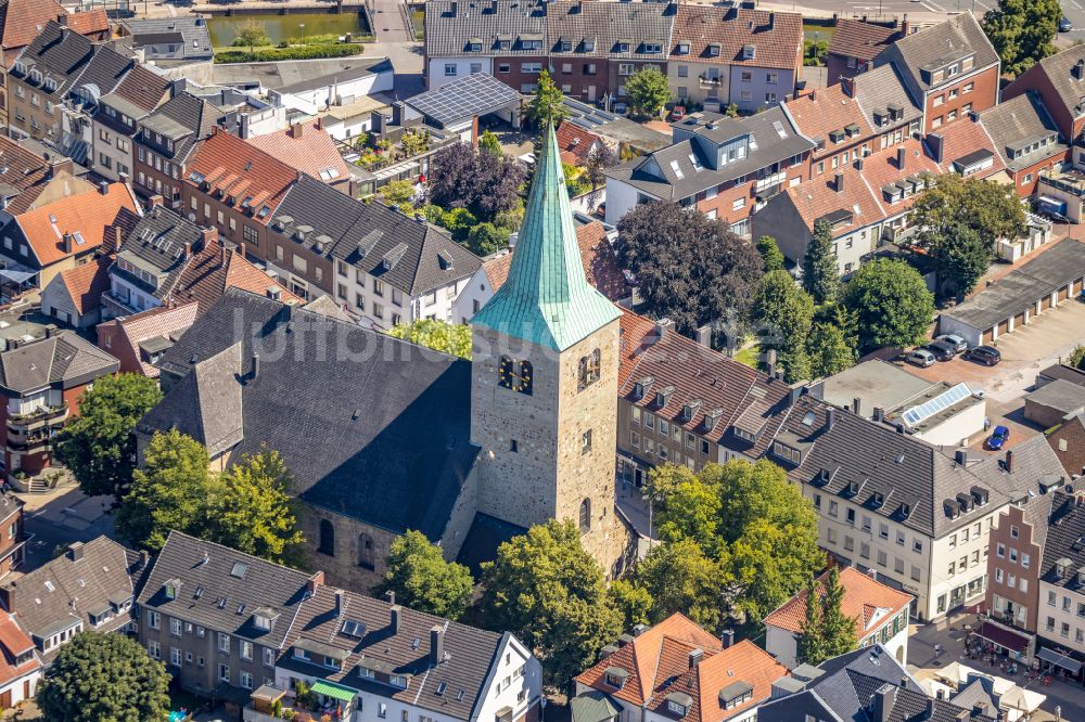 Dorsten aus der Vogelperspektive: Kirchengebäude der Sankt Agatha Kirche Kirchplatz in Dorsten im Bundesland Nordrhein-Westfalen, Deutschland