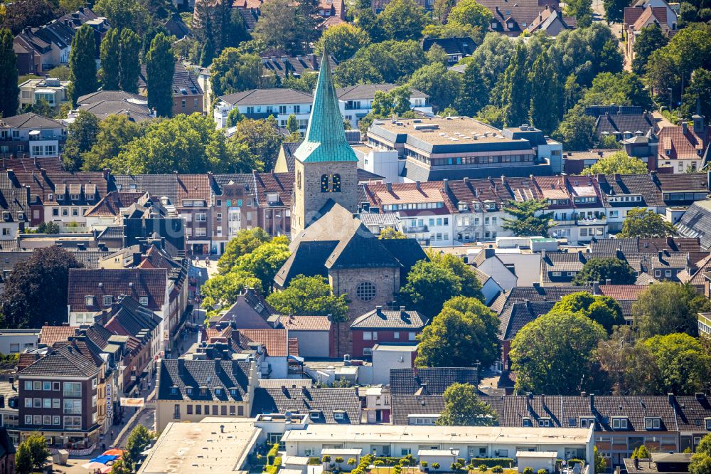 Luftaufnahme Dorsten - Kirchengebäude der Sankt Agatha Kirche Kirchplatz in Dorsten im Bundesland Nordrhein-Westfalen, Deutschland