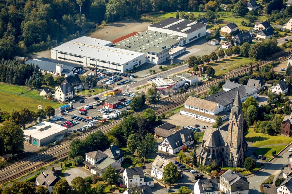 Luftaufnahme Bestwig - Kirchengebäude der Sankt-Anna-Kirche in Bestwig im Bundesland Nordrhein-Westfalen