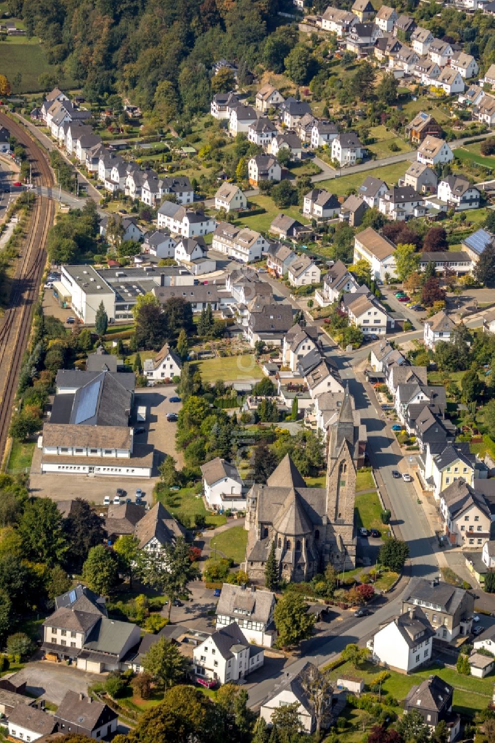 Luftbild Bestwig - Kirchengebäude der Sankt-Anna-Kirche in Bestwig im Bundesland Nordrhein-Westfalen