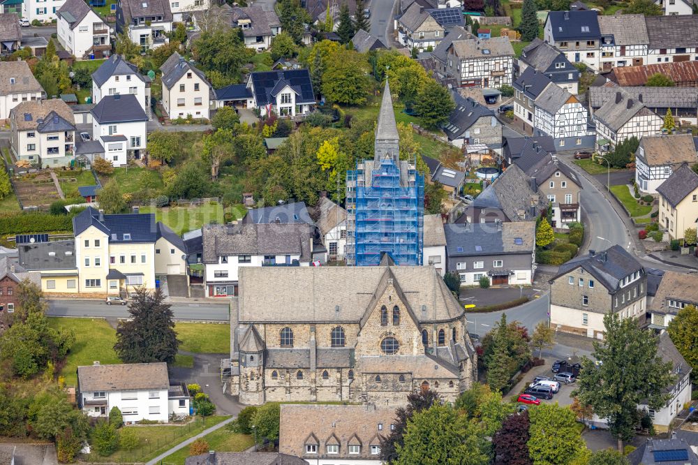 Bestwig aus der Vogelperspektive: Kirchengebäude der Sankt-Anna-Kirche in Bestwig im Bundesland Nordrhein-Westfalen