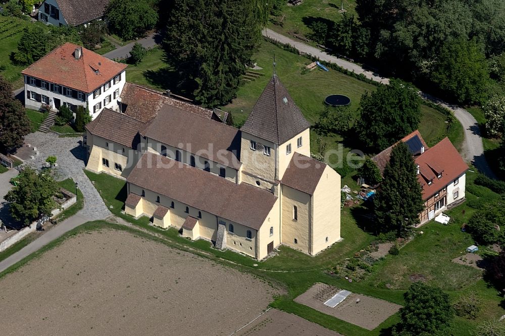 Luftaufnahme Reichenau - Kirchengebäude Sankt Georg in Oberzell in Reichenau im Bundesland Baden-Württemberg, Deutschland