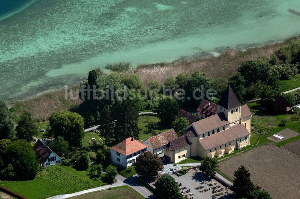 Reichenau von oben - Kirchengebäude Sankt Georg in Oberzell in Reichenau im Bundesland Baden-Württemberg, Deutschland