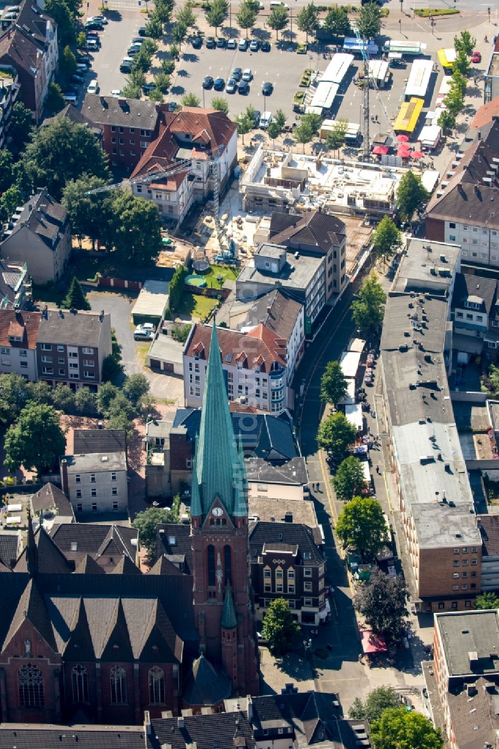 Gladbeck aus der Vogelperspektive: Kirchengebäude der Sankt Lamberti Kirche in Gladbeck im Bundesland Nordrhein-Westfalen