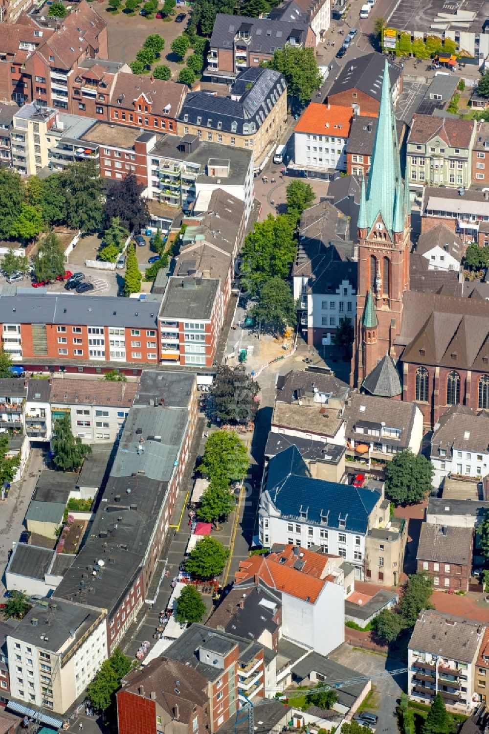 Gladbeck aus der Vogelperspektive: Kirchengebäude der Sankt Lamberti Kirche in Gladbeck im Bundesland Nordrhein-Westfalen