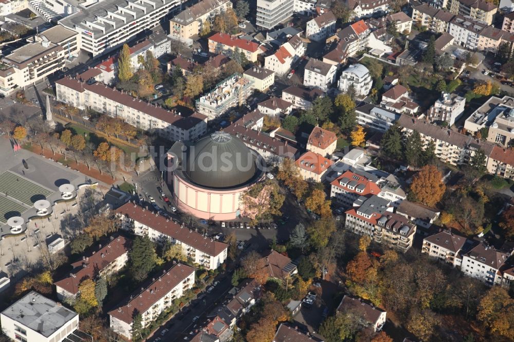 Luftaufnahme Darmstadt - Kirchengebäude Sankt Ludwig im Altstadt- Zentrum in Darmstadt im Bundesland Hessen