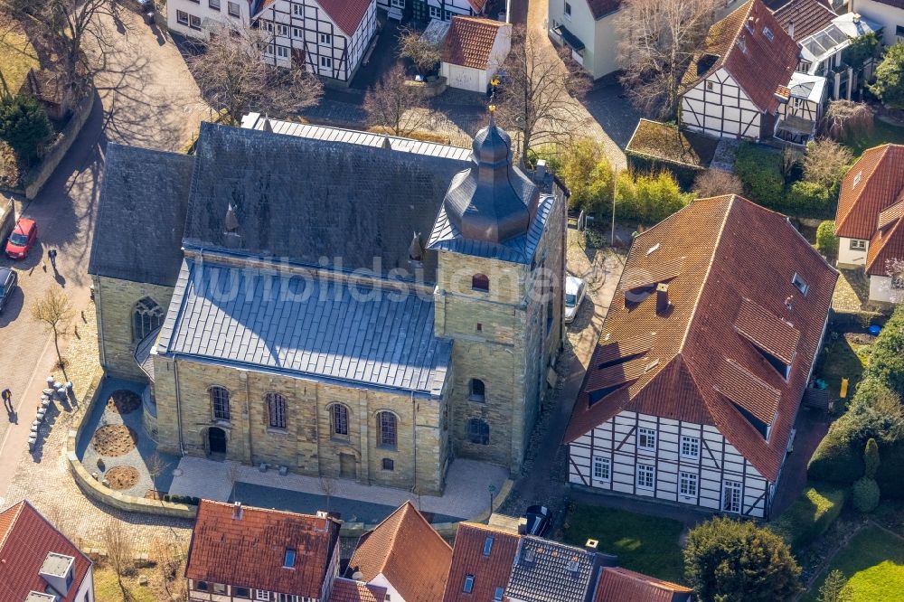 Soest von oben - Kirchengebäude der Sankt Maria zur Höhe in Soest im Bundesland Nordrhein-Westfalen, Deutschland